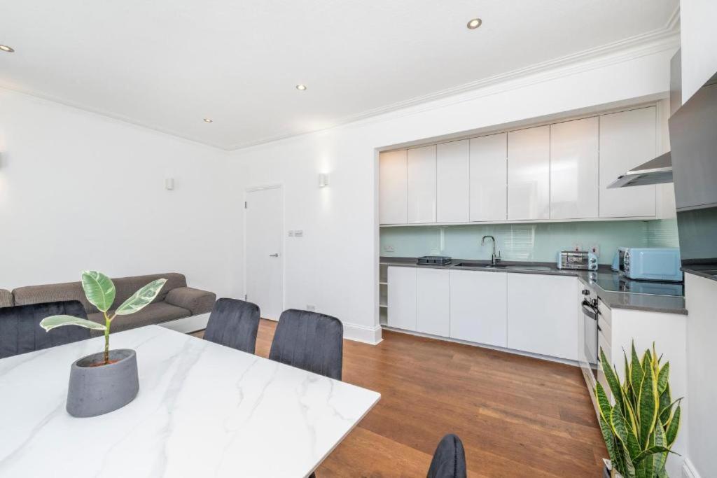 Luxury 4 Bedroom Flat With Stunning Shard View From Terrace In Central London! Next To Station, Sleeps 9 部屋 写真