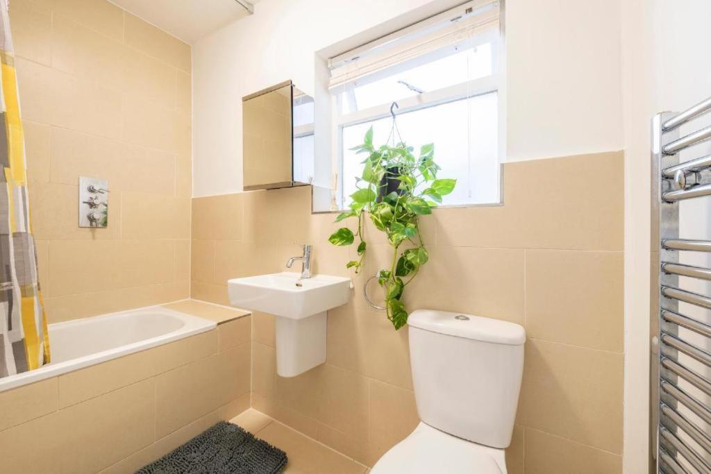 Luxury 4 Bedroom Flat With Stunning Shard View From Terrace In Central London! Next To Station, Sleeps 9 部屋 写真